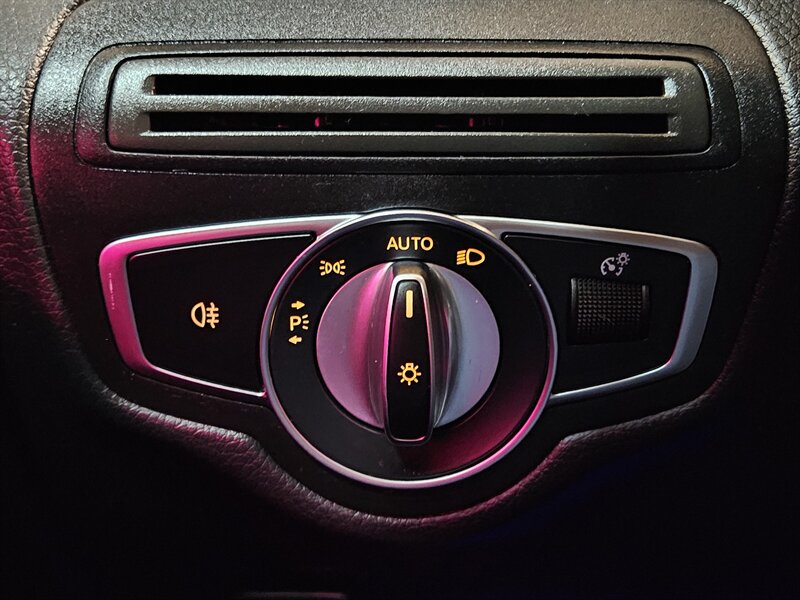 2021 Mercedes-Benz GLC GLC 300 4MATIC   - Photo 39 - Hillsboro, OR 97124