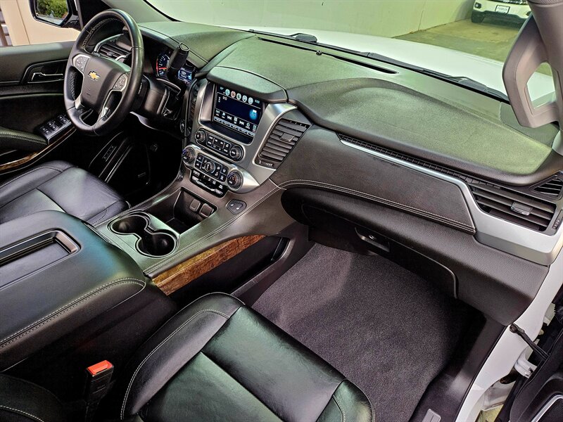 2019 Chevrolet Tahoe LT   - Photo 2 - Hillsboro, OR 97124