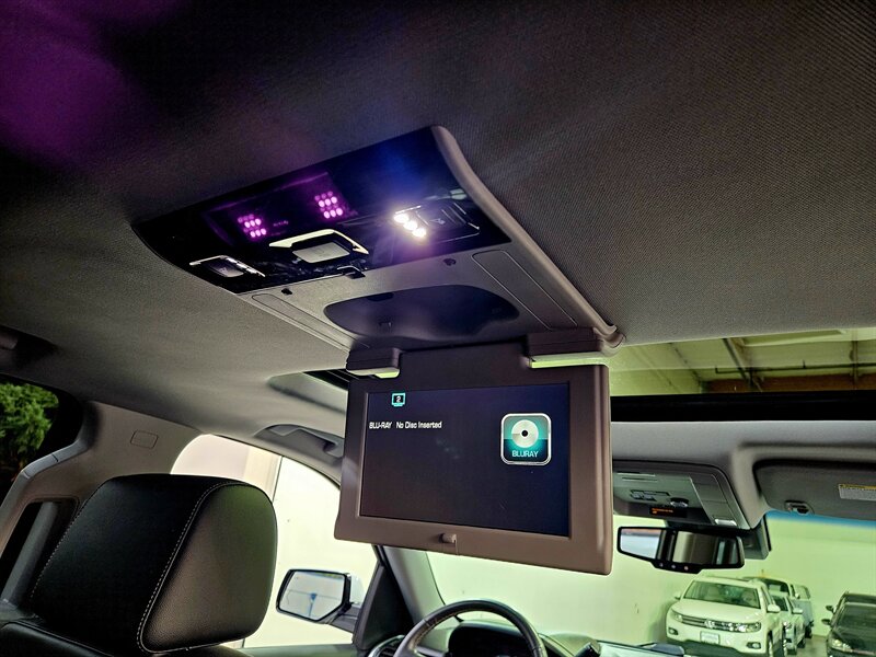 2019 Chevrolet Tahoe LT   - Photo 39 - Hillsboro, OR 97124