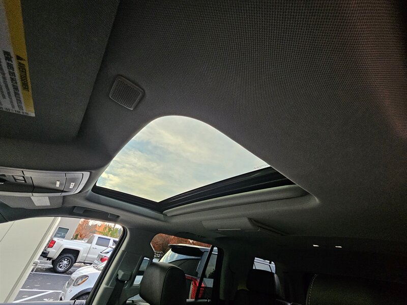 2019 Chevrolet Tahoe LT   - Photo 34 - Hillsboro, OR 97124