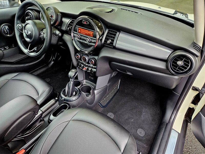 2016 MINI Hardtop 4 Door Cooper   - Photo 2 - Hillsboro, OR 97124