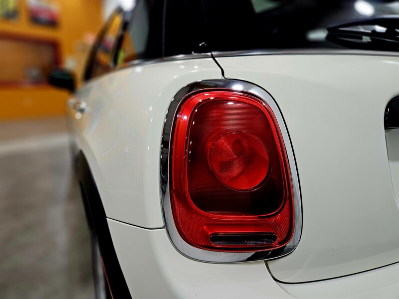 2016 MINI Hardtop 4 Door Cooper   - Photo 18 - Hillsboro, OR 97124