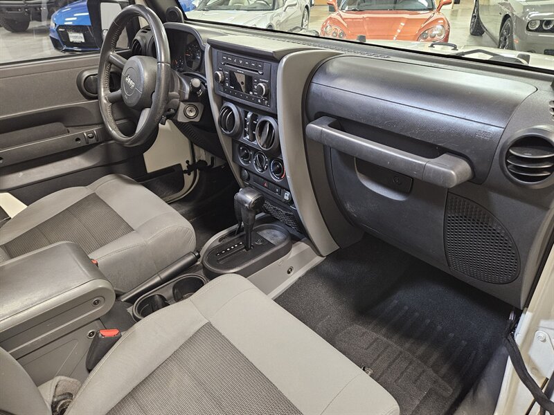 2009 Jeep Wrangler Unlimited   - Photo 15 - Hillsboro, OR 97124