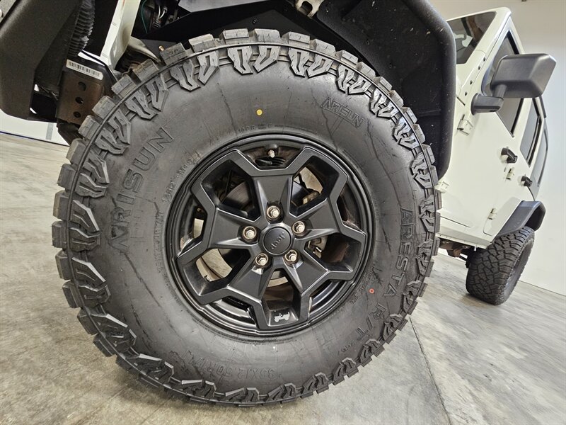 2009 Jeep Wrangler Unlimited   - Photo 13 - Hillsboro, OR 97124
