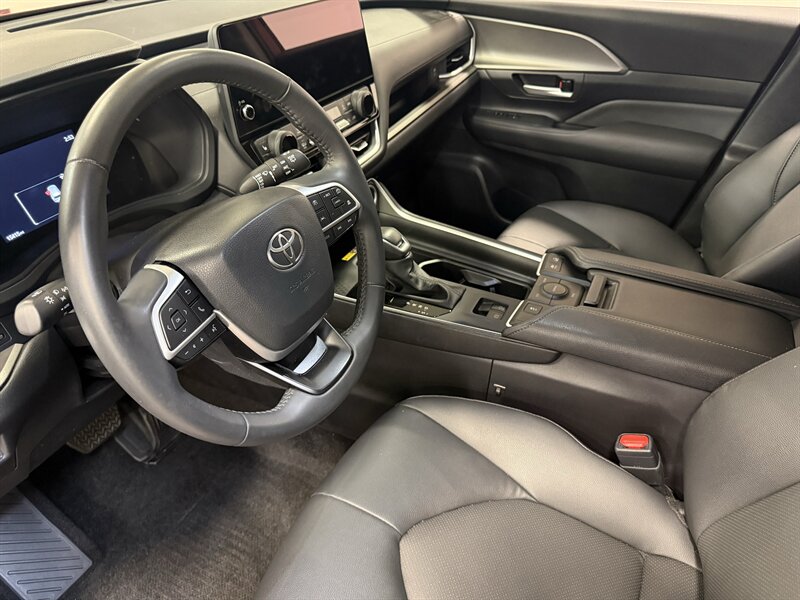 2026 Toyota Grand Highlander Hybrid XLE   - Photo 17 - Hillsboro, OR 97124