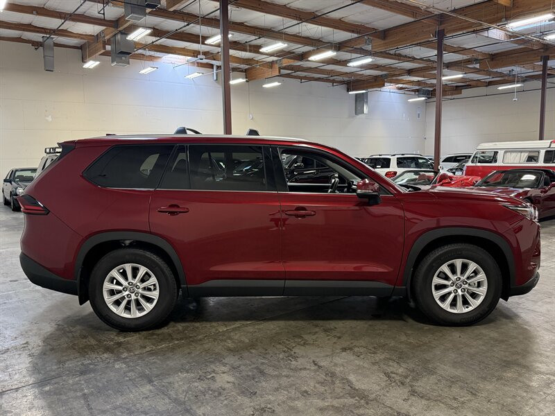 2026 Toyota Grand Highlander Hybrid XLE   - Photo 8 - Hillsboro, OR 97124