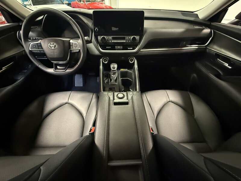 2026 Toyota Grand Highlander Hybrid XLE   - Photo 14 - Hillsboro, OR 97124