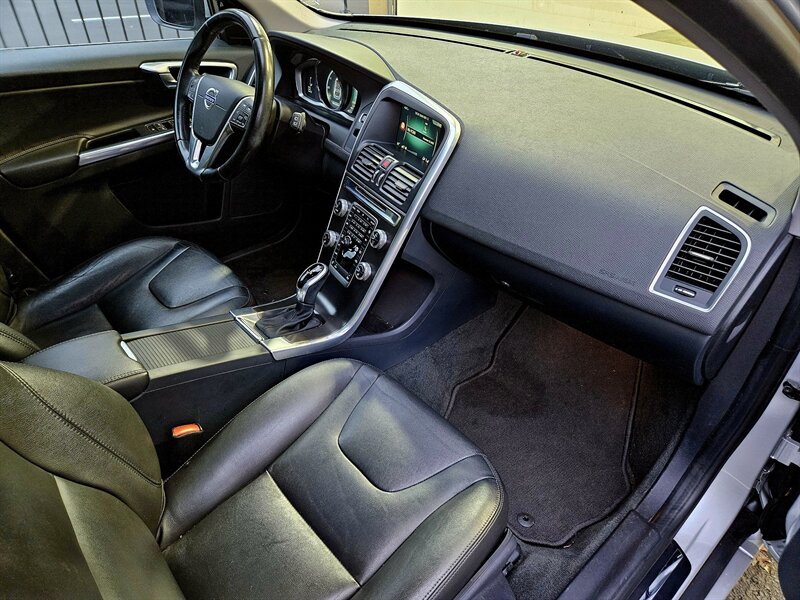 2015 Volvo XC60 T5 Premier   - Photo 21 - Hillsboro, OR 97124