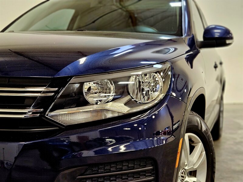 2012 Volkswagen Tiguan LE   - Photo 13 - Hillsboro, OR 97124