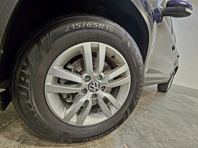 2012 Volkswagen Tiguan LE   - Photo 14 - Hillsboro, OR 97124
