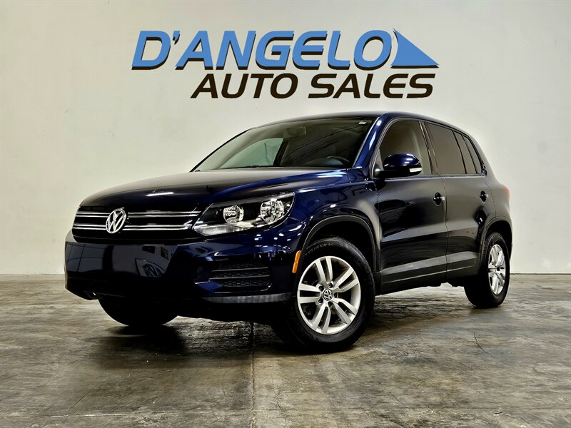 2012 Volkswagen Tiguan LE   - Photo 1 - Hillsboro, OR 97124