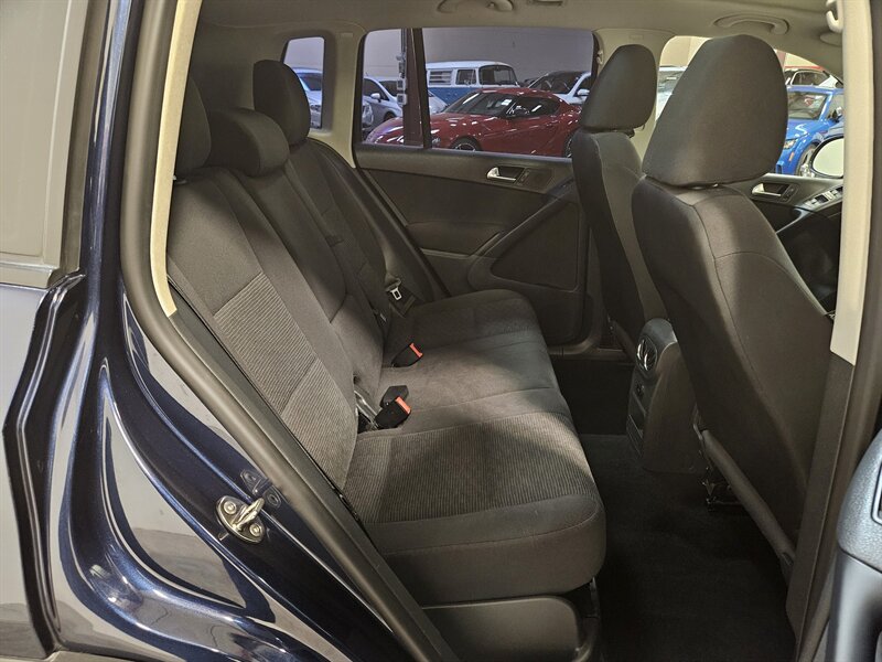 2012 Volkswagen Tiguan LE   - Photo 32 - Hillsboro, OR 97124