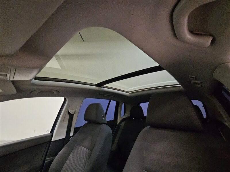 2012 Volkswagen Tiguan LE   - Photo 28 - Hillsboro, OR 97124