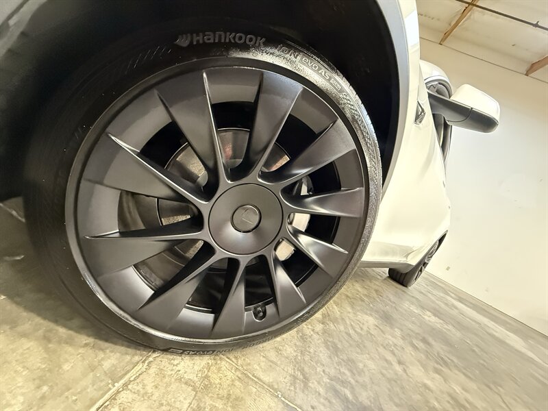 2023 Tesla Model Y Long Range   - Photo 11 - Hillsboro, OR 97124