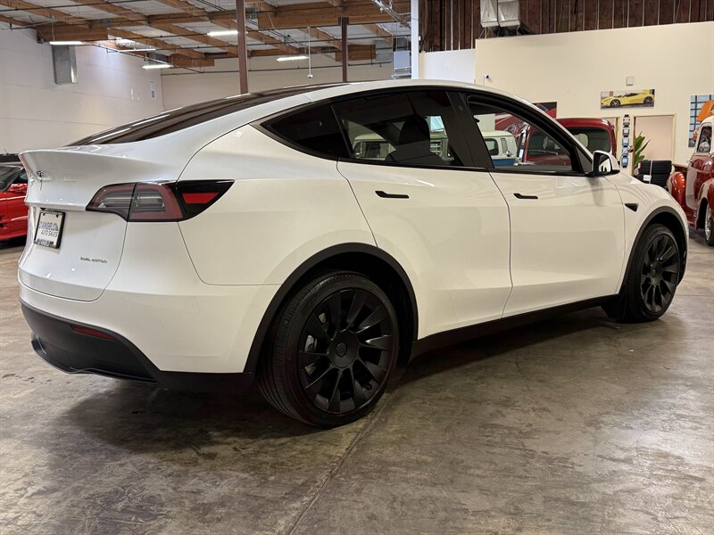 2023 Tesla Model Y Long Range   - Photo 7 - Hillsboro, OR 97124