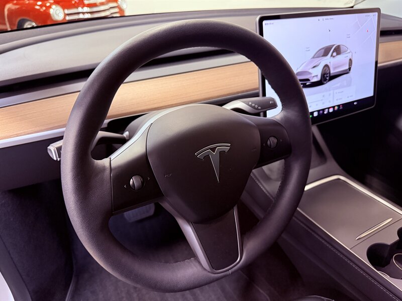 2023 Tesla Model Y Long Range   - Photo 17 - Hillsboro, OR 97124