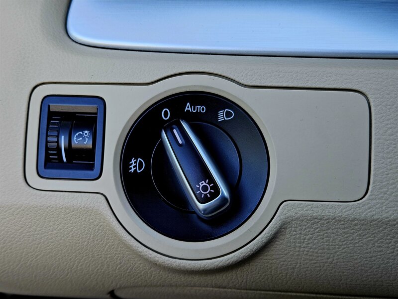 2014 Volkswagen CC R-Line PZEV   - Photo 26 - Hillsboro, OR 97124