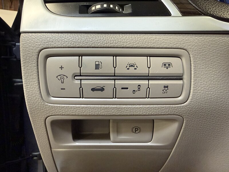 2015 Hyundai Genesis 3.8L   - Photo 23 - Hillsboro, OR 97124