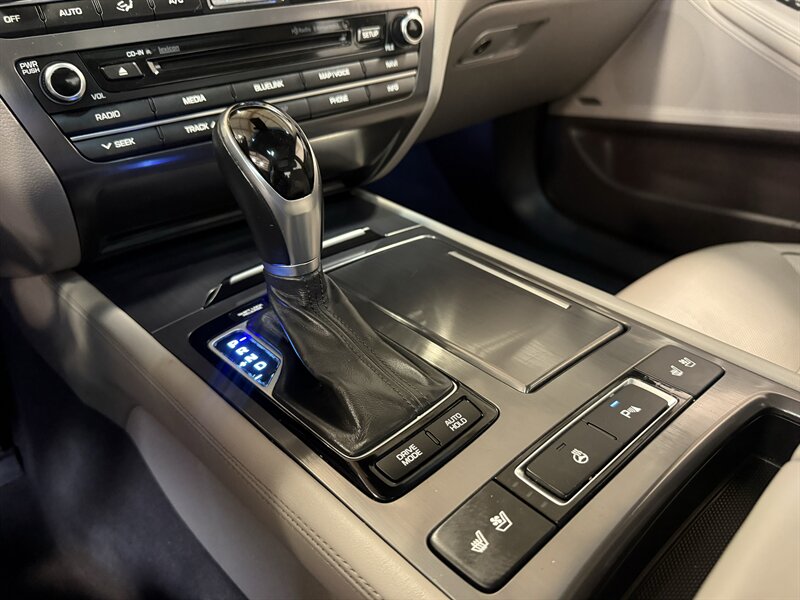 2015 Hyundai Genesis 3.8L   - Photo 22 - Hillsboro, OR 97124