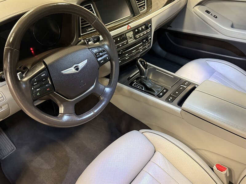 2015 Hyundai Genesis 3.8L   - Photo 15 - Hillsboro, OR 97124