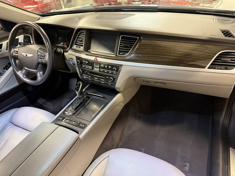 2015 Hyundai Genesis 3.8L   - Photo 2 - Hillsboro, OR 97124