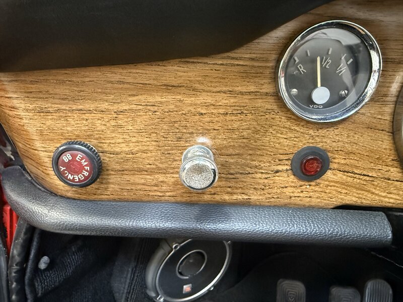 1970 Volkswagen Karmann Ghia Convertible   - Photo 22 - Hillsboro, OR 97124