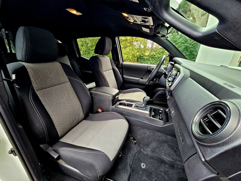 2021 Toyota Tacoma TRD Off-Road   - Photo 16 - Hillsboro, OR 97124