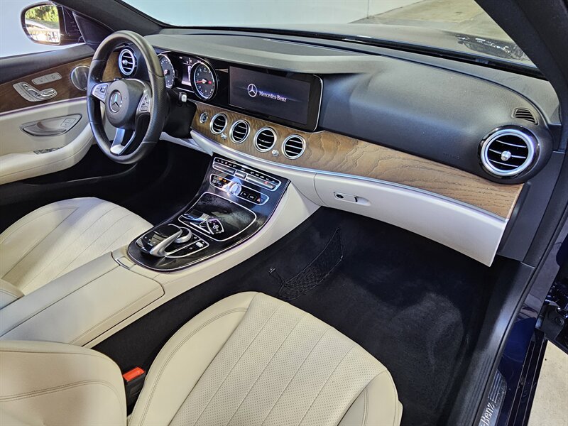 2017 Mercedes-Benz E 300 4MATIC  