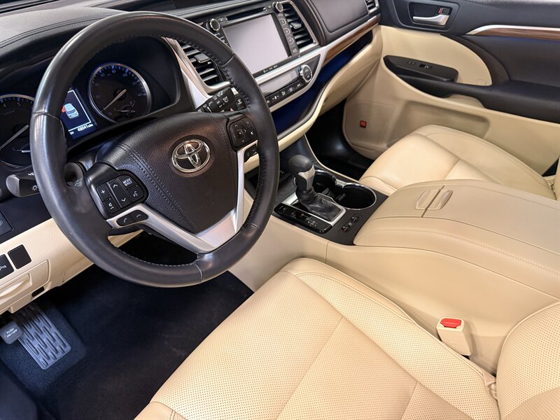 2019 Toyota Highlander Limited - Photo 16 - Hillsboro, OR 97124