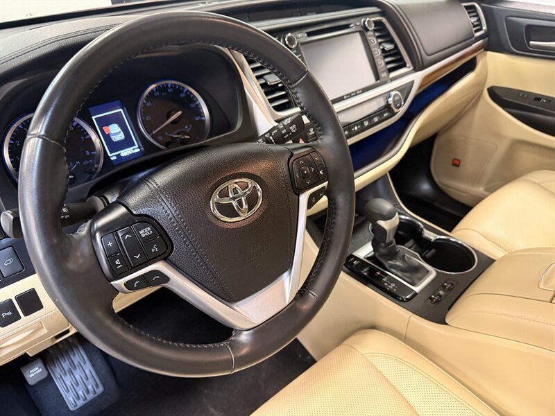 2019 Toyota Highlander Limited - Photo 17 - Hillsboro, OR 97124