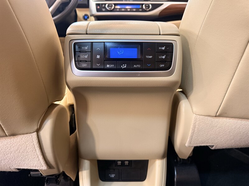 2019 Toyota Highlander Limited - Photo 31 - Hillsboro, OR 97124