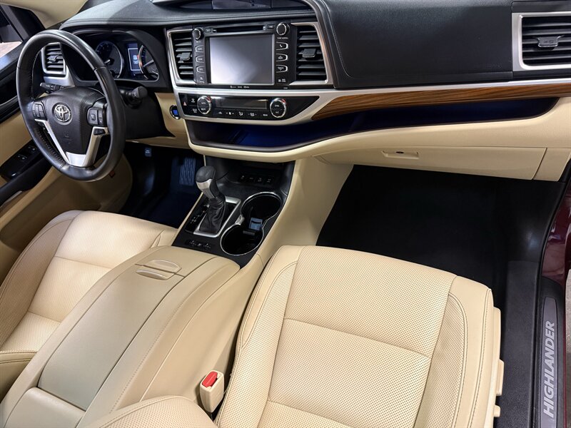 2019 Toyota Highlander Limited - Photo 12 - Hillsboro, OR 97124