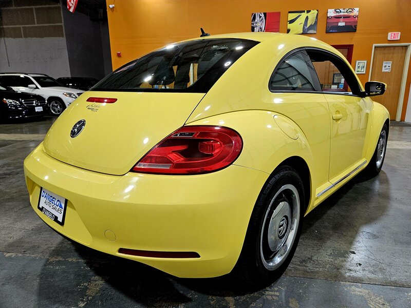 2012 Volkswagen Beetle-Classic 2.5L - Photo 5 - Hillsboro, OR 97124