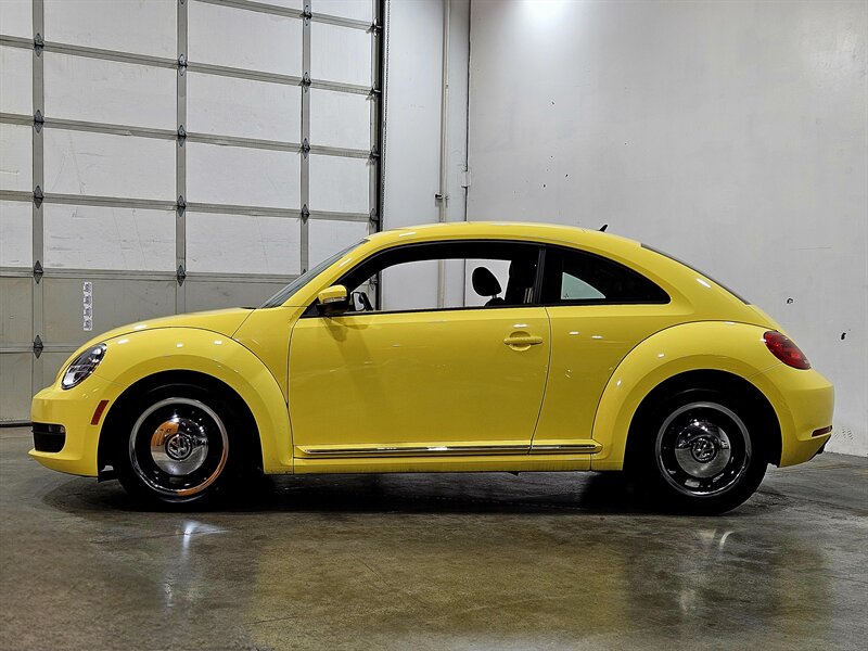 2012 Volkswagen Beetle-Classic 2.5L - Photo 8 - Hillsboro, OR 97124