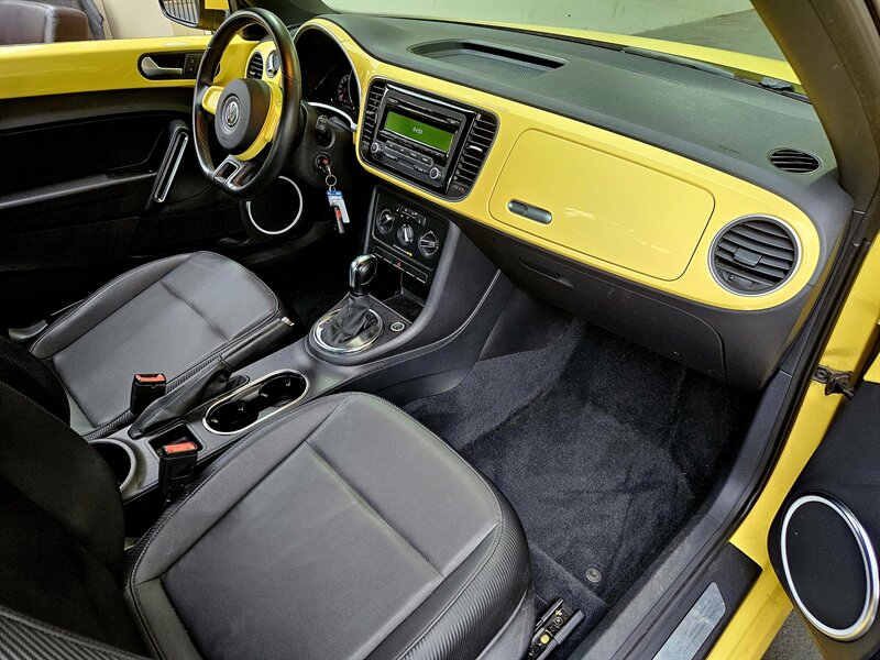 2012 Volkswagen Beetle-Classic 2.5L - Photo 12 - Hillsboro, OR 97124