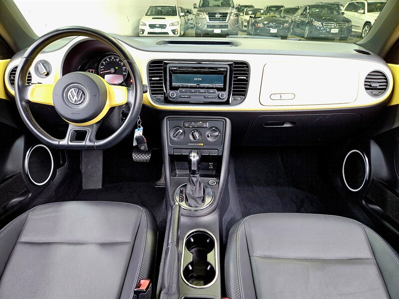 2012 Volkswagen Beetle-Classic 2.5L - Photo 14 - Hillsboro, OR 97124
