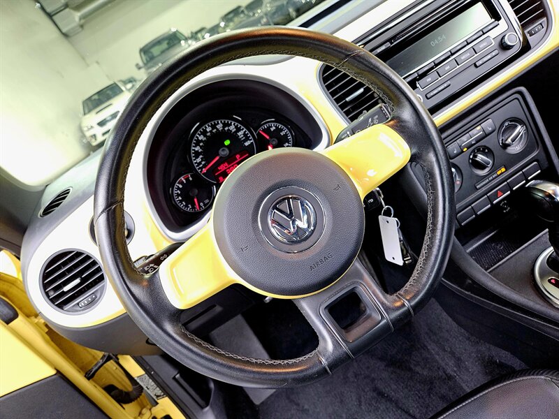 2012 Volkswagen Beetle-Classic 2.5L - Photo 19 - Hillsboro, OR 97124