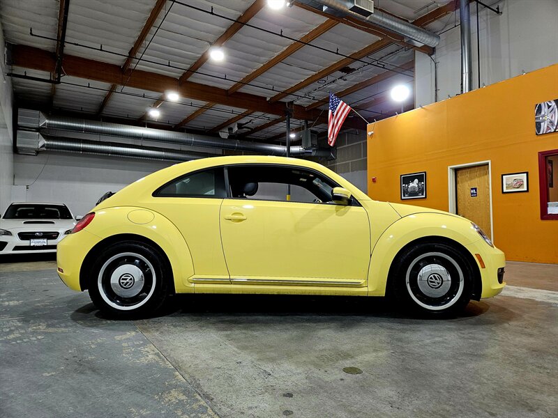 2012 Volkswagen Beetle-Classic 2.5L - Photo 4 - Hillsboro, OR 97124