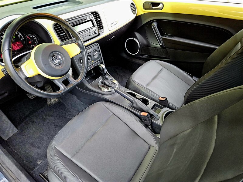 2012 Volkswagen Beetle-Classic 2.5L - Photo 17 - Hillsboro, OR 97124