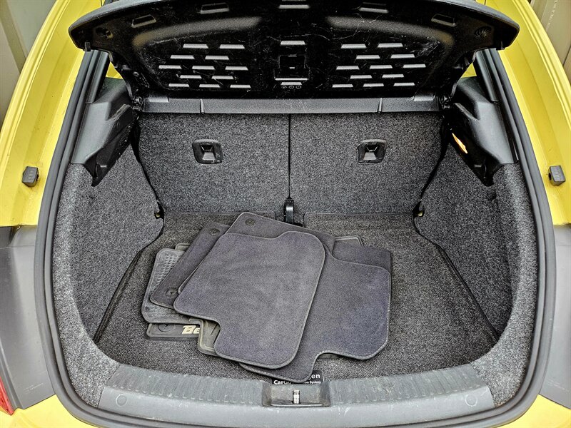 2012 Volkswagen Beetle-Classic 2.5L - Photo 30 - Hillsboro, OR 97124