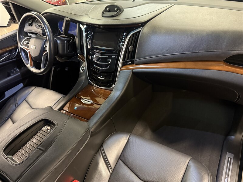 2018 Cadillac Escalade Luxury - Photo 12 - Hillsboro, OR 97124