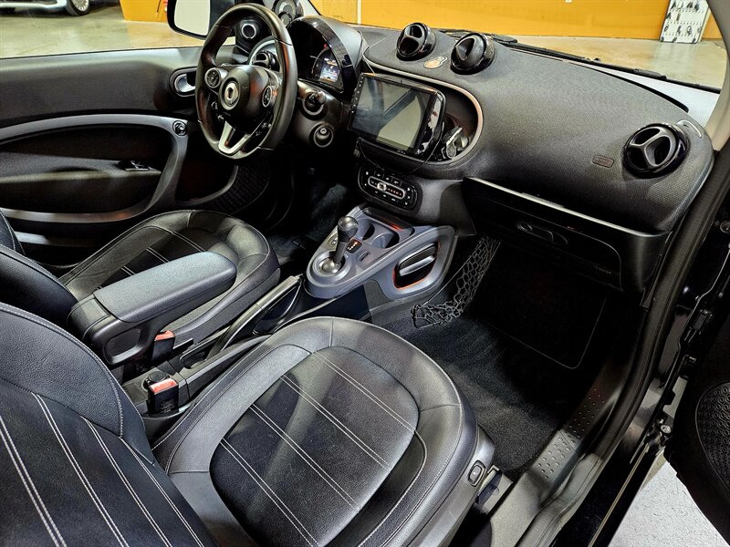 2017 Smart fortwo prime - Photo 2 - Hillsboro, OR 97124