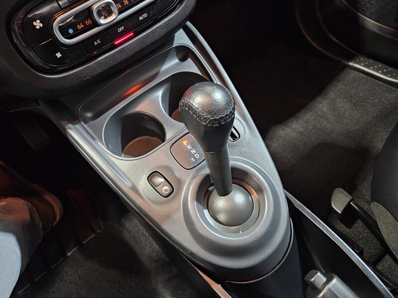 2017 Smart fortwo prime - Photo 24 - Hillsboro, OR 97124