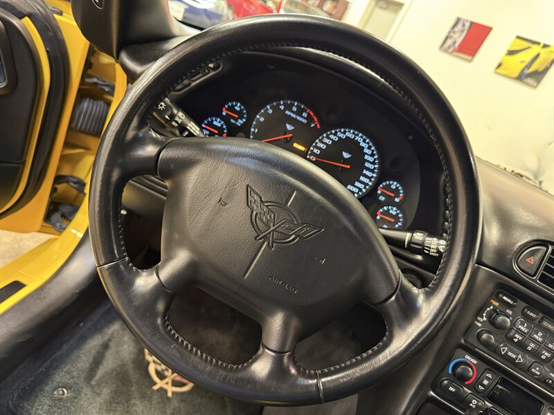 2002 Chevrolet Corvette   - Photo 16 - Hillsboro, OR 97124
