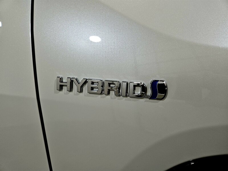 2020 Toyota RAV4 Hybrid XSE   - Photo 11 - Hillsboro, OR 97124