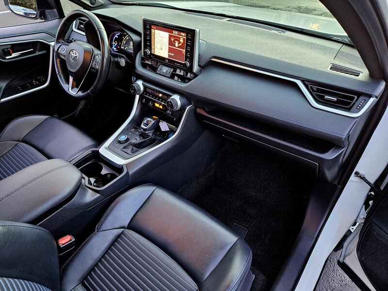 2020 Toyota RAV4 Hybrid XSE   - Photo 18 - Hillsboro, OR 97124