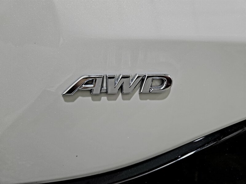 2020 Toyota RAV4 Hybrid XSE   - Photo 12 - Hillsboro, OR 97124