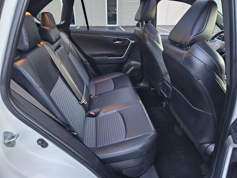 2020 Toyota RAV4 Hybrid XSE   - Photo 40 - Hillsboro, OR 97124