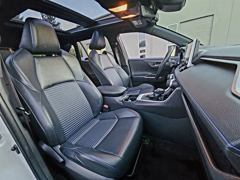 2020 Toyota RAV4 Hybrid XSE   - Photo 19 - Hillsboro, OR 97124
