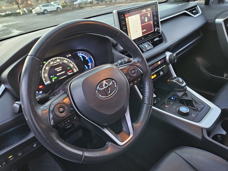 2020 Toyota RAV4 Hybrid XSE   - Photo 24 - Hillsboro, OR 97124